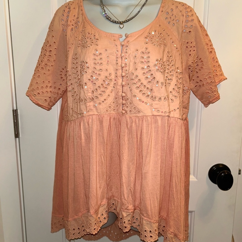 Free People Peach Eyelet with sequins babydoll top with buttons sz. L, like new